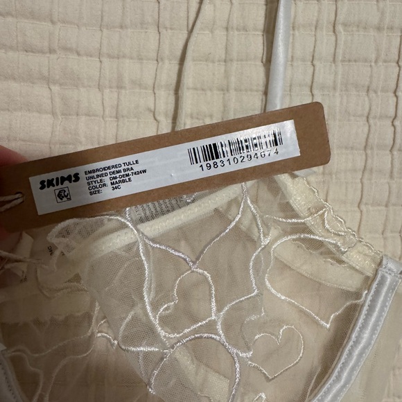 SKIMS embroirdered toole unlined demi bra marble heart 34c - Picture 3 of 5